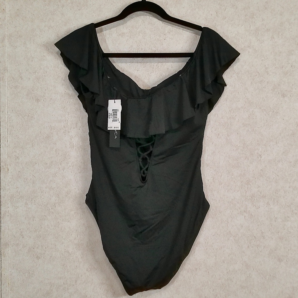 La Blanca 1 Pc Swim Suit Black Ruffled Collar Laced V Back, Bra,Lined Sz14 - Picture 4 of 7